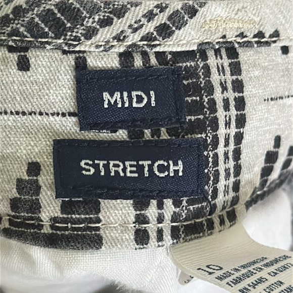 American Eagle Women's Chino Shorts Size 10 Stretch Midi Aztec Geometric Cuffed - Picture 5 of 5